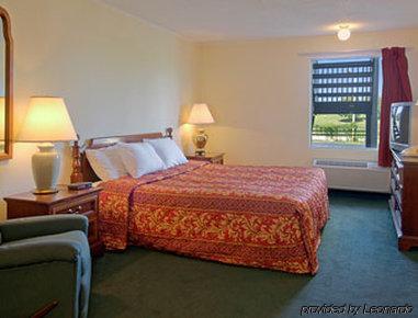 Interstate Inn Johnson City Room photo